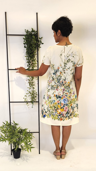 A מלאני לבן פרחוני שמלה בגזרת