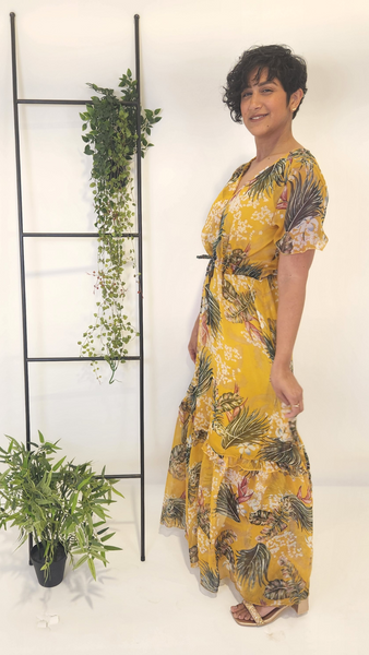 שמלה פרחונית צהוב חרדל ריזורט