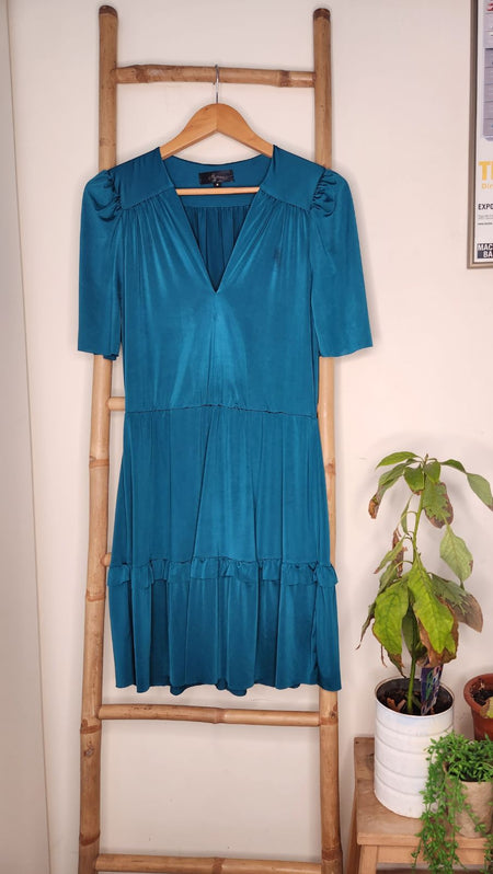 שמלה פרחונית כחולה ריזורט