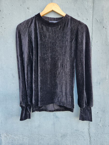 חולצת קטיפה שרוול בשחור