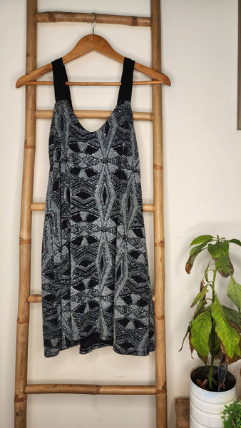 שמלת מייסי בשילוב כתפיות רחבות