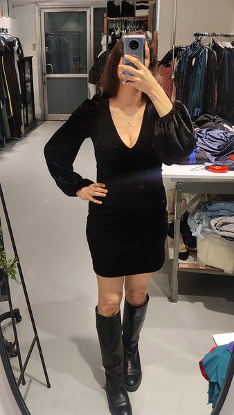 שמלת נאדיה קטיפה שחורה