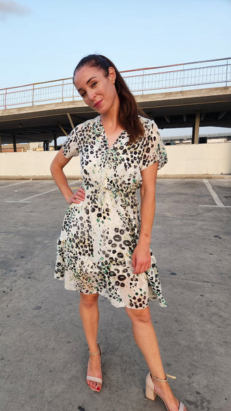 ריזורט קצרה מודפס לבן