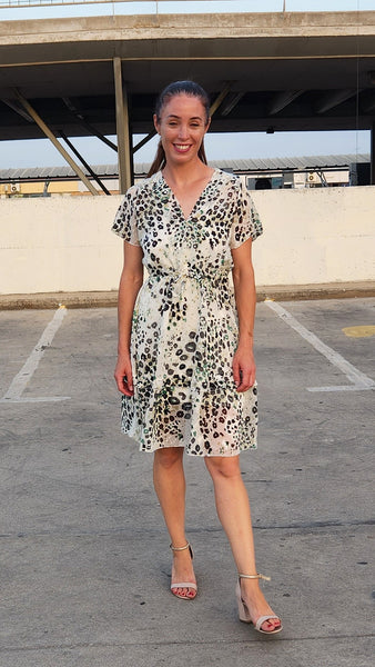 ריזורט קצרה מודפס לבן