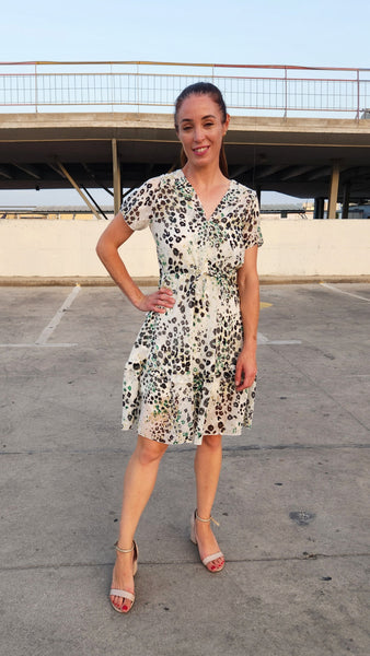 ריזורט קצרה מודפס לבן